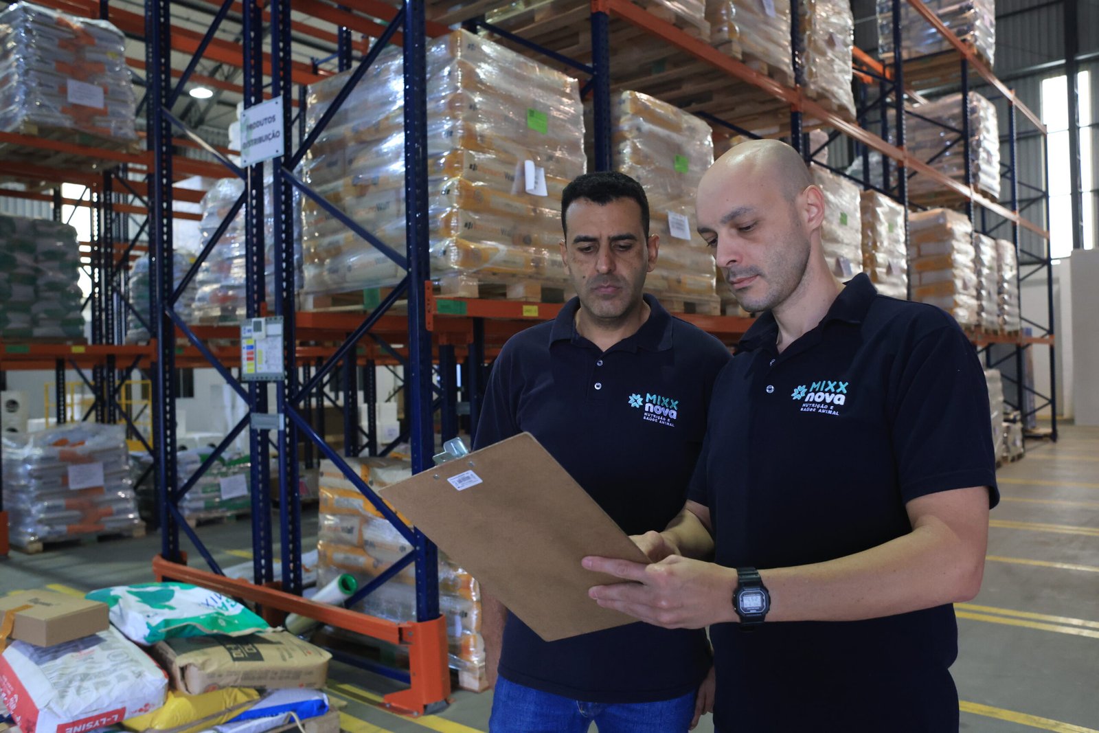 Equipe Mixxnova no centro de distribuição em Louveira (SP)